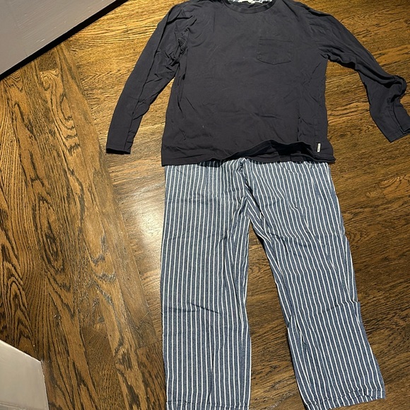 Blue and white set of pajamas for teens. - Picture 1 of 2